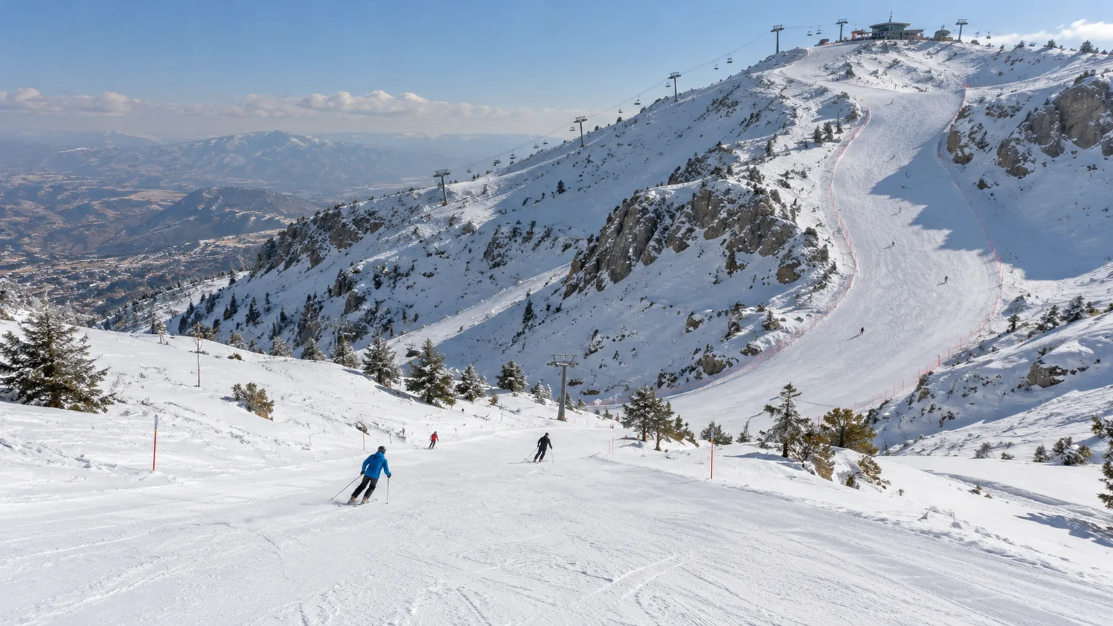 Groomed ski slope in the Lebanese mountains with space for beginner and intermediate turns